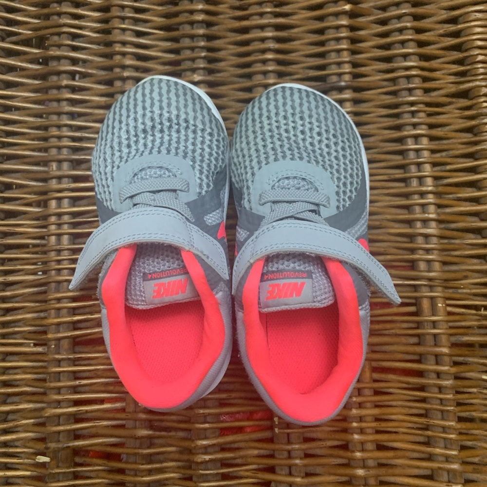 Nike Kids Revolution 4